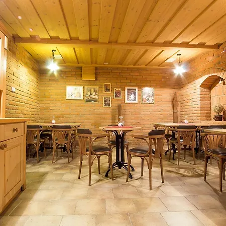 Pod Vezi 酒店 Strážnice