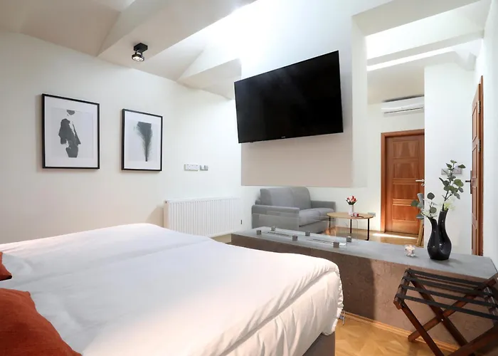 Otel Pod Vezi